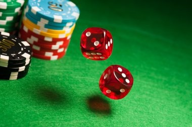 Tampilan antarmuka pertandingan Liga 1 dan permainan kasino langsung texaspoker